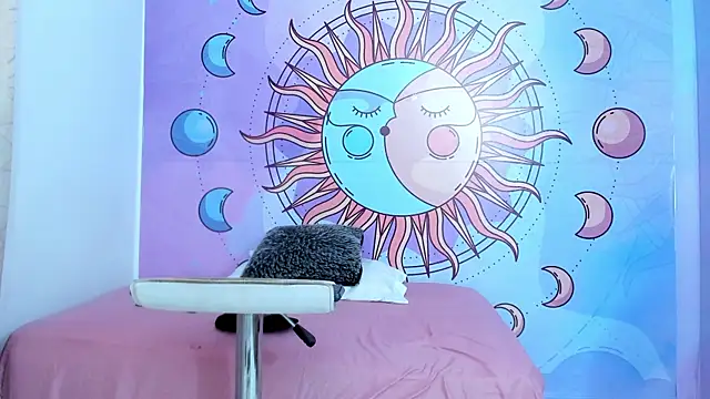 luna hoott online show from July 2026 12:53:02 PM