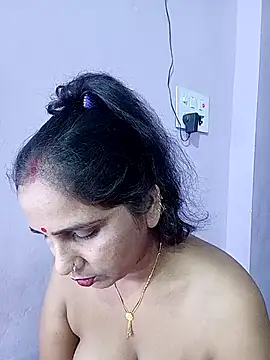 Snapshot of reemacouple007 chatting on May 2026 06:37:02 PM reemacouple007 online show from May 2026 06:37:02 PM