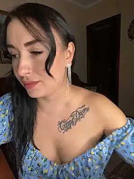 Roxana Bell online show from September 2025 07:02:02 PM