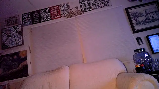 BobbyQ29 online show from June 2026 05:27:01 AM
