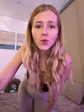 LunaRase online show from November 2025 03:32:02 PM