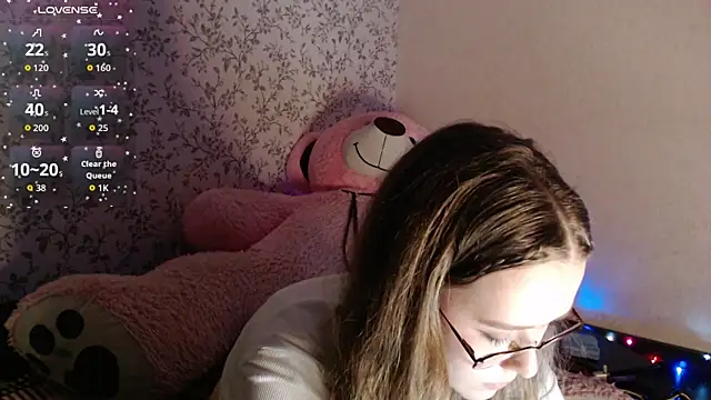 SophieSuvi online show from October 2025 06:41:02 PM