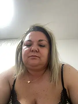 MikyVesela online show from April 2026 03:21:02 PM