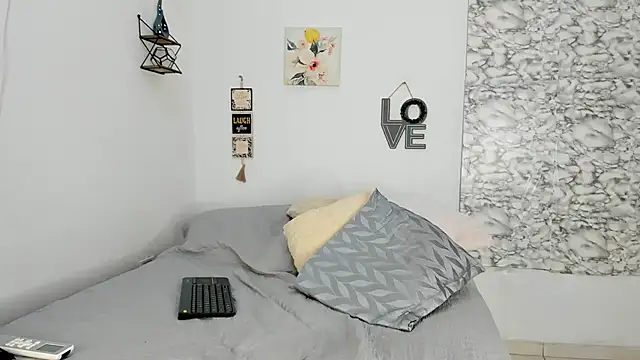 Canhela1 online show from November 2025 01:51:01 PM