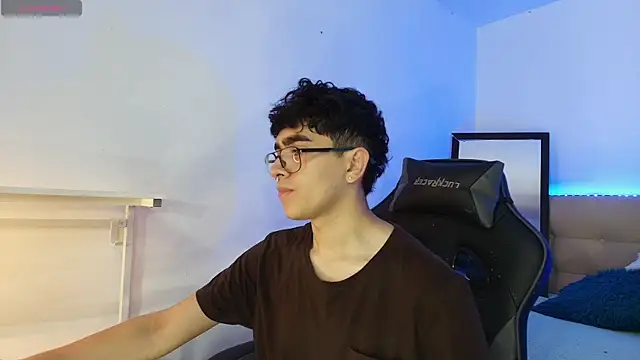  nickconnor01 online show from November 2025 04:35:01 AM