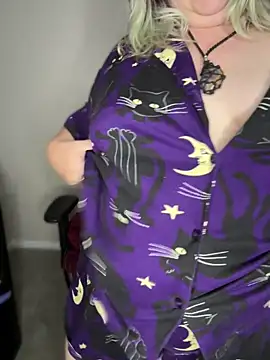 Snapshot of kitten0760 chatting on June 2026 06:10:01 PM kitten0760 online show from June 2026 06:10:01 PM