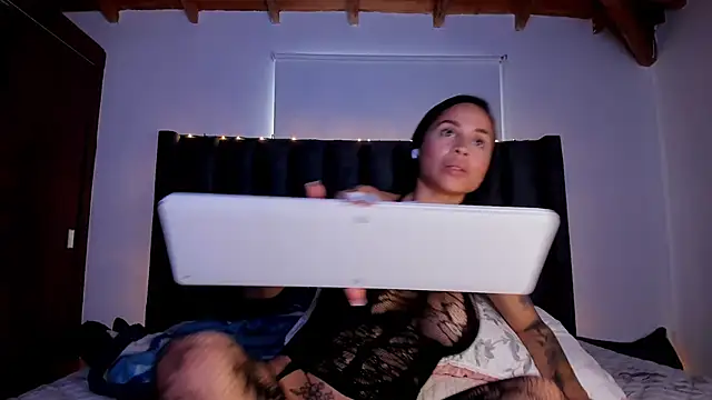 Snapshot of paulina_soto chatting on December 2025 08:27:01 PM paulina soto online show from December 2025 08:27:01 PM