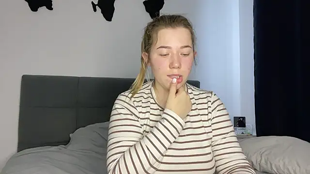 Embersweetbunny online show from January 2025 09:15:01 AM