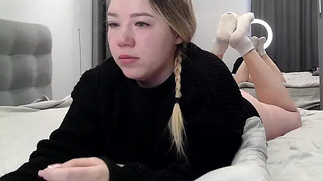 Embersweetbunny online show from February 2026 06:41:02 AM