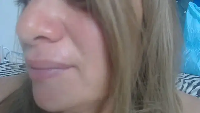 Elza Blonde online show from April 2026 02:21:01 PM
