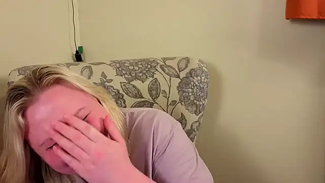 Snapshot of PhatAssBlond chatting on June 2026 12:53:02 AM PhatAssBlond online show from June 2026 12:53:02 AM