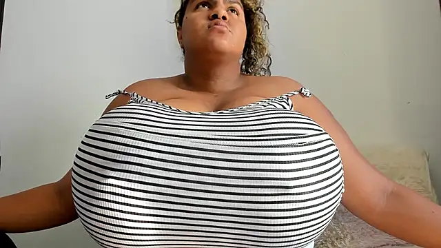 Snapshot of bigmom69_ chatting on June 2026 02:41:02 PM bigmom69 online show from June 2026 02:41:02 PM