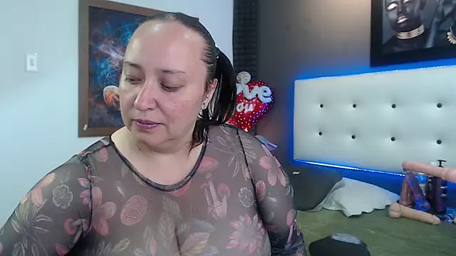 Natasha26  online show from January 2025 06:25:01 PM