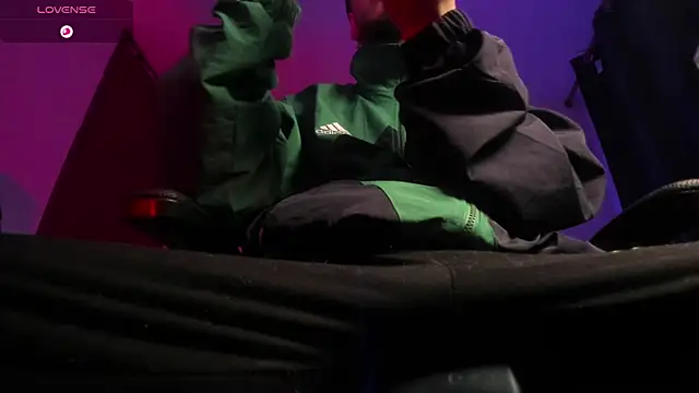 s sven03 online show from December 2025 10:59:02 PM