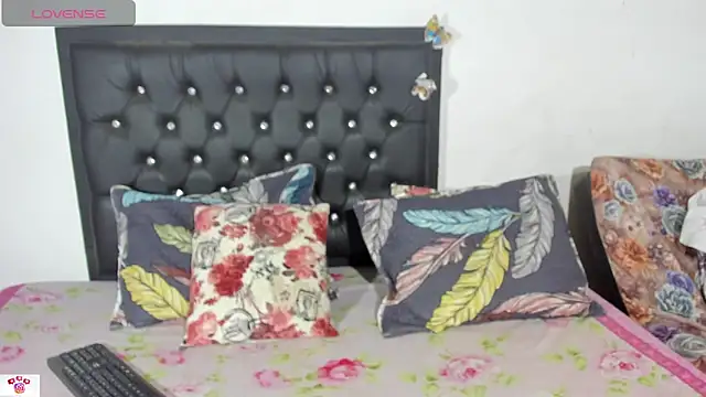 Darlyquenn11 online show from December 2024 03:54:02 AM