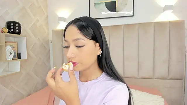 Anniie Queen online show from March 2026 03:50:01 AM