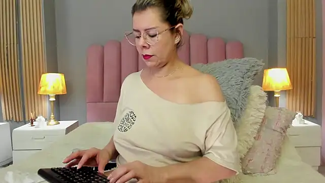 RamonaSimons online show from February 2025 06:01:02 PM