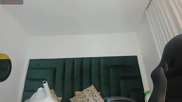 FaloonRoussel online show from September 2025 06:08:01 PM