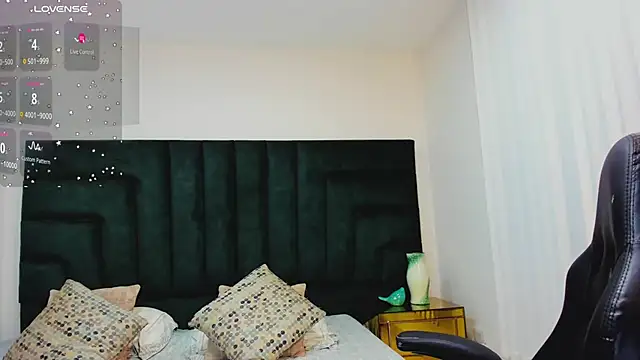 FaloonRoussel online show from October 2025 06:18:01 PM