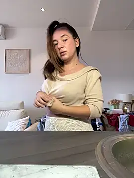 lyajoliee online show from April 2026 07:14:01 AM