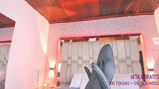 Snapshot of AngelineHeet chatting on January 2025 06:59:01 AM AngelineHeet online show from January 2025 06:59:01 AM