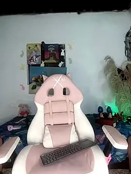 lovely kitt online show from April 2026 10:56:02 PM