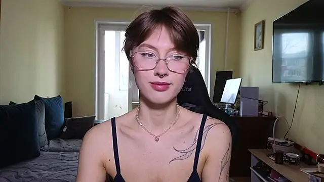 Snapshot of MalvinaBlum chatting on April 2026 05:08:01 AM MalvinaBlum online show from April 2026 05:08:01 AM