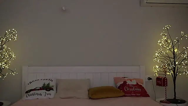 IceDanielles online show from January 2025 05:00:01 PM