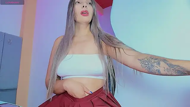 AbrilZannetii online show from April 2026 11:07:02 PM