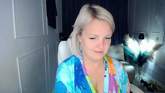 Snapshot of Juarnea chatting on May 2026 05:43:01 PM Juarnea online show from May 2026 05:43:01 PM