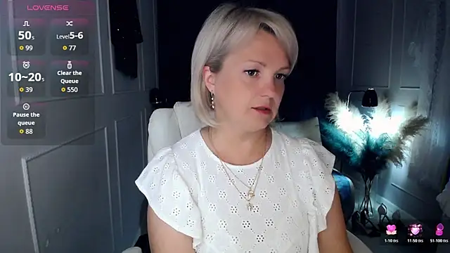 Snapshot of Juarnea chatting on June 2026 08:17:01 AM Juarnea online show from June 2026 08:17:01 AM