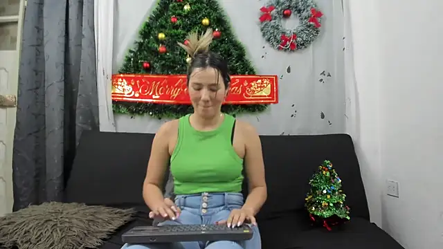 Snapshot of merlinaadams_ chatting on December 2024 01:31:02 AM merlinaadams online show from December 2024 01:31:02 AM