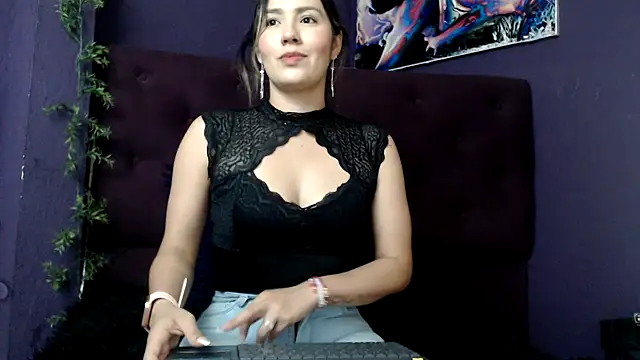 Snapshot of merlinaadams_ chatting on February 2025 07:36:01 PM merlinaadams online show from February 2025 07:36:01 PM