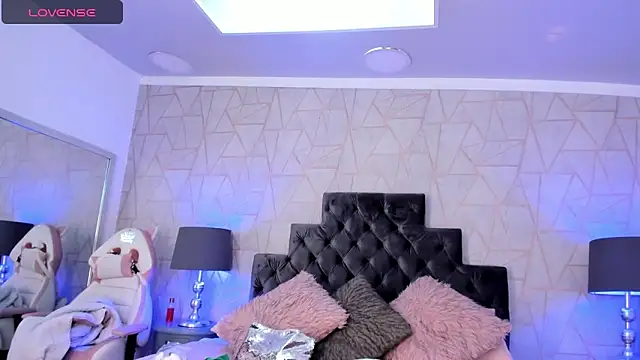 emily parkerr online show from February 2025 02:16:02 PM