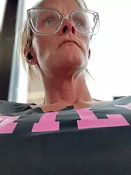 vixendoll87 online show from March 2025 08:32:02 PM