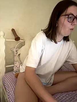 BeatriceTender online show from November 2025 08:08:02 PM