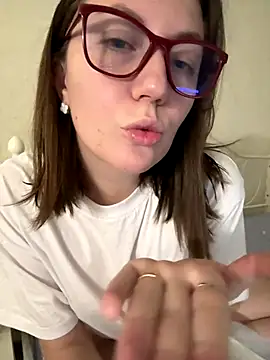 BeatriceTender online show from December 2025 06:04:02 PM