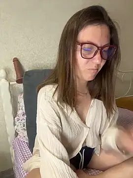 BeatriceTender online show from June 2026 09:03:02 PM