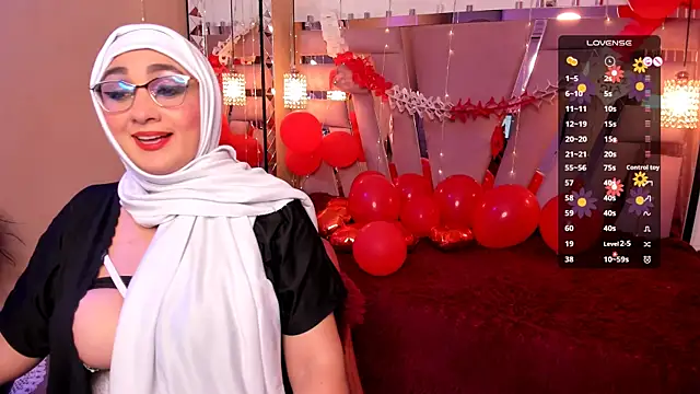 Snapshot of HijabiMilf chatting on February 2025 01:48:01 PM HijabiMilf online show from February 2025 01:48:01 PM