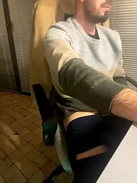 giorgakaci69 online show from December 2025 04:57:02 PM