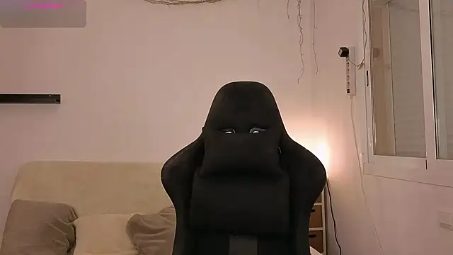 Snapshot of Karinchik_ chatting on February 2026 07:52:02 PM Karinchik online show from February 2026 07:52:02 PM