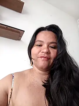 Snapshot of Julieta-tits chatting on May 2026 05:10:01 PM Julieta-tits online show from May 2026 05:10:01 PM