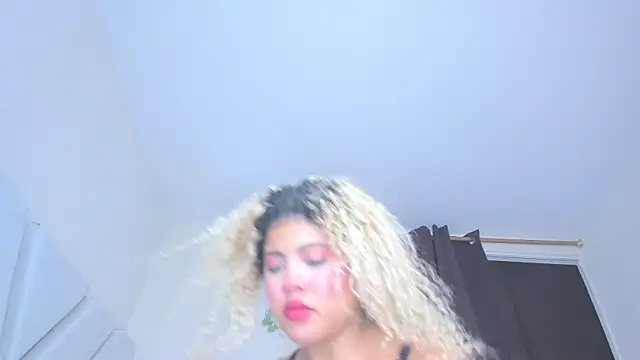 Snapshot of sofiacastillo01 chatting on April 2026 06:32:01 PM sofiacastillo01 online show from April 2026 06:32:01 PM