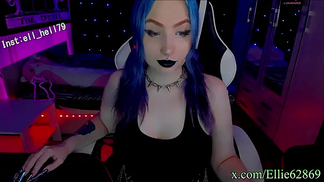 Snapshot of Kitty_goth chatting on January 2025 06:21:01 PM Kitty goth online show from January 2025 06:21:01 PM