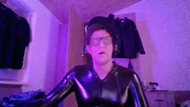 Bigthroaterboy online show from November 2025 04:09:02 PM