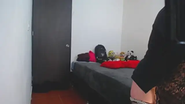 lili peach online show from April 2026 09:39:01 PM