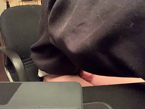 KendrickJiz online show from April 2026 07:22:02 PM