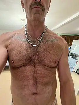 DaddySnowXX online show from April 2026 08:17:01 AM