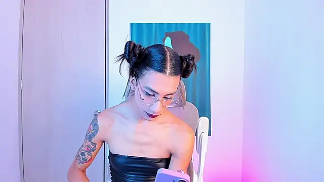 sofiaa grey  online show from April 2026 04:01:01 PM