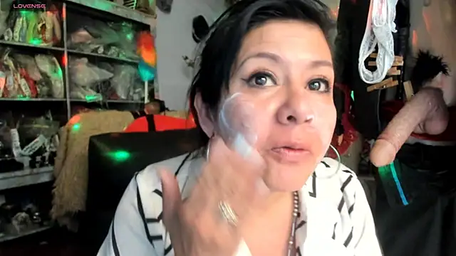 Snapshot of Erlinda-engel chatting on May 2026 01:05:02 PM Erlinda-engel online show from May 2026 01:05:02 PM